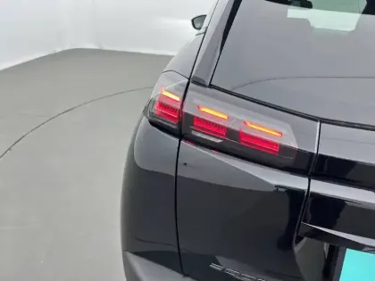 Photo 16 Peugeot 2008  Hybrid 136 e-DCS6