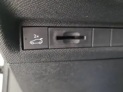 Photo 16 Peugeot 408  Hybrid 145 e-DCS6