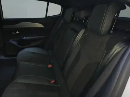 Photo 33 Peugeot 408  Hybrid 145 e-DCS6