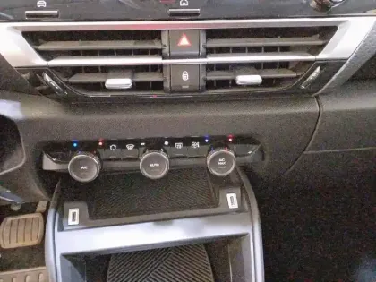 Photo 24 Citroën C4  PureTech 130 S&S EAT8