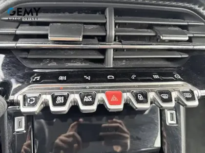 Photo 12 Peugeot 2008  BlueHDi 110 S&S BVM6