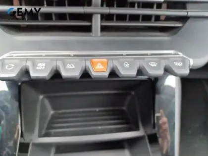 Photo 18 Peugeot 208  PureTech 75 S&S BVM5