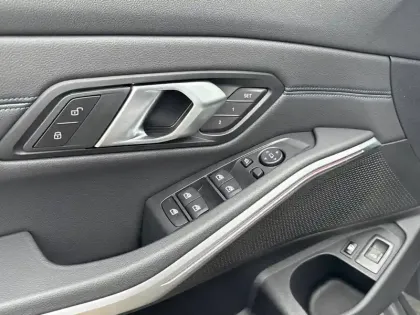 Photo 24 BMW Serie 3 Touring 330e 292 ch BVA8