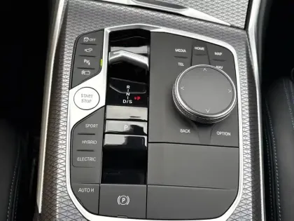 Photo 21 BMW Serie 3 Touring 330e 292 ch BVA8