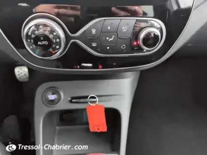 Photo 12 Renault Captur  TCe 120 Energy Iridium