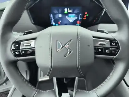 Photo 18 DS DS 4  Hybride E-Tense 225 EAT8 La Premiere