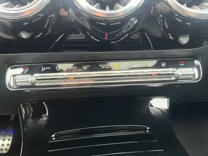 Photo 12 Mercedes CLA Coupé 250 e AMG Line