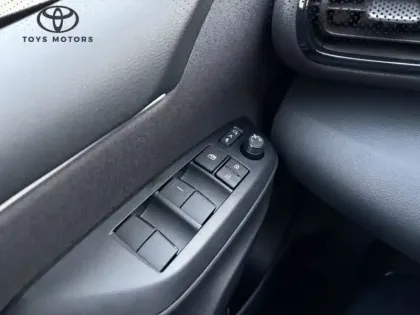 Photo 17 Toyota Yaris Hybride 116h Design Pack Confort 11