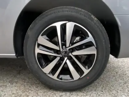 Photo 21 Peugeot Expert III M Diesel 180 ch Auto CAF Tech Edition