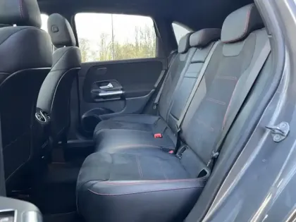 Photo 26 Mercedes Classe B 200 d AMG Line Edition