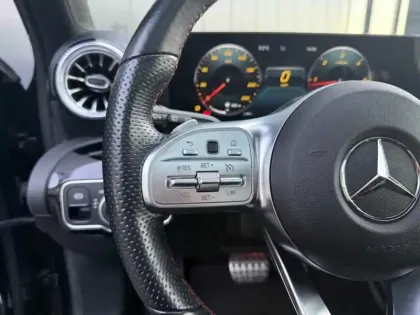 Photo 22 Mercedes Classe A 180 d AMG Line