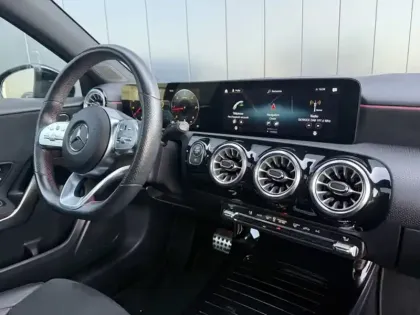 Photo 9 Mercedes Classe A 180 d AMG Line