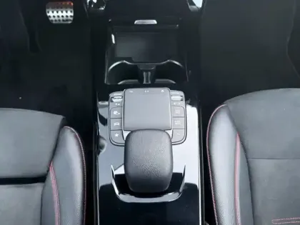 Photo 13 Mercedes Classe A 180 d AMG Line