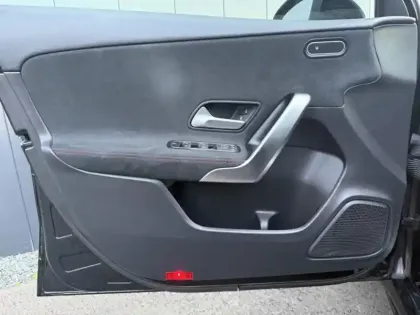 Photo 16 Mercedes Classe A 180 d AMG Line