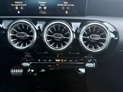 Photo 12 Mercedes Classe A 180 d AMG Line