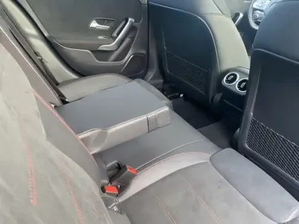 Photo 10 Mercedes Classe A 200 Berline AMG Line