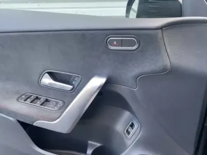 Photo 8 Mercedes Classe A 200 Berline AMG Line