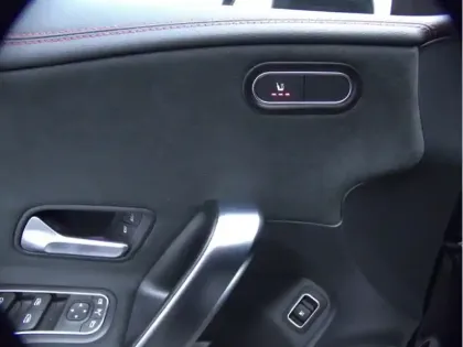 Photo 12 Mercedes CLA Coupé 250 e Hybrid EQ AMG Line