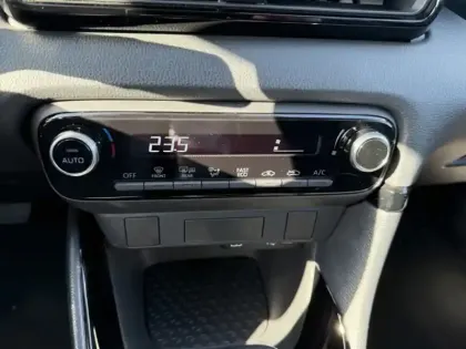 Photo 17 Toyota Yaris Hybride 116h Design PAC