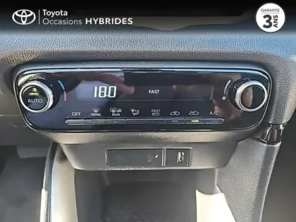 Photo 10 Toyota Yaris  116h Design 5p MC24