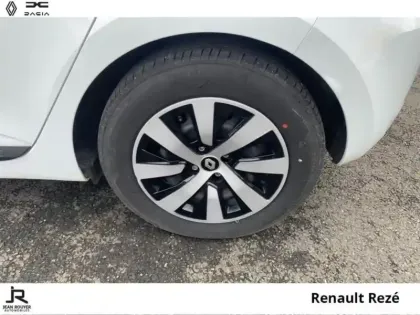 Photo 7 Renault Clio  1.6 E-Tech hybride 145ch Equilibre