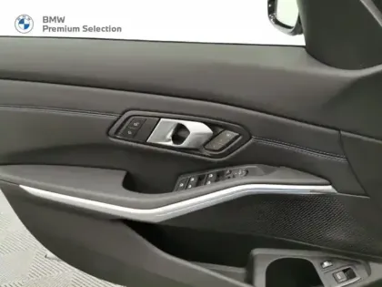 Photo 10 BMW Serie 3 Série 3 330eA 292ch M Sport