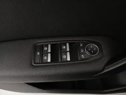 Photo 12 Renault Captur  1.6 E-Tech hybride rechargeable 160ch Intens -21