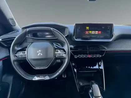 Photo 10 Peugeot 2008  e- 136ch GT