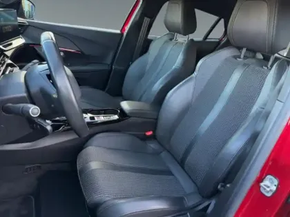 Photo 8 Peugeot 2008  e- 136ch GT