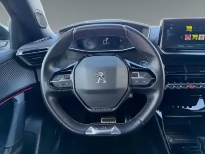 Photo 41 Peugeot 2008  e- 136ch GT