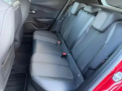 Photo 42 Peugeot 2008  e- 136ch GT