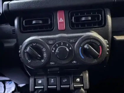 Photo 13 Suzuki Jimny  1.5 VVT Privilège