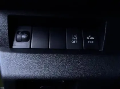 Photo 11 Suzuki Jimny  1.5 VVT Privilège