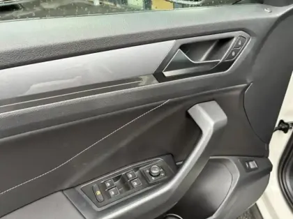 Photo 8 Volkswagen T-roc  1.5 TSI EVO 150ch Style DSG7