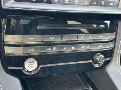 Photo 14 Jaguar F-Pace  2.0D 180ch R-Sport 4x4 BVA8