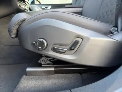 Photo 12 Volvo Xc60  T6 Hybride Rechargeable 350ch Plus Style Dark Geartronic 8 AWD