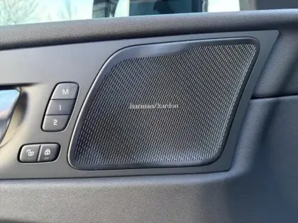 Photo 13 Volvo Xc60  T6 Hybride Rechargeable 350ch Plus Style Dark Geartronic 8 AWD