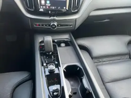 Photo 12 Volvo Xc60  T6 Hybride Rechargeable 253 + 145ch Ultra Style Dark Geartronic 8 AWD