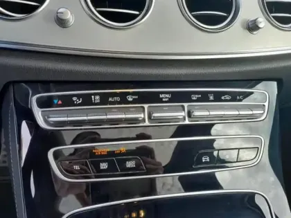 Photo 13 Mercedes Classe E  Break 300 e 211+122ch AMG Line 9G-Tronic