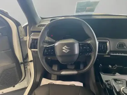 Photo 11 Suzuki Vitara  174ch 61kWh Style