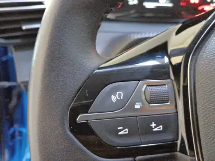 Photo 47 Peugeot 208  PureTech 100 S&S BVM6