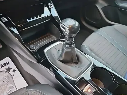 Photo 13 Peugeot 208  PureTech 100 S&S BVM6