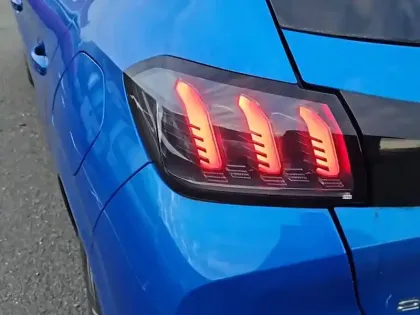 Photo 16 Peugeot 208  PureTech 100 S&S BVM6