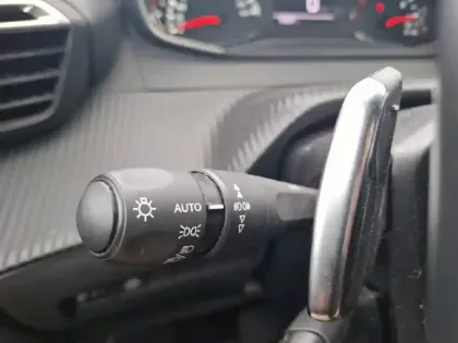 Photo 19 Peugeot 2008 Gén. II Ph1 NG Style 5