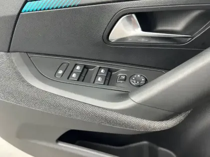 Photo 90 Peugeot 2008  PureTech 130 S&S EAT8