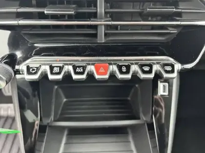 Photo 69 Peugeot 2008  PureTech 130 S&S EAT8