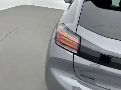 Photo 16 Peugeot 208  PureTech 100 S&S BVM6