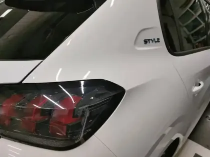 Photo 16 Peugeot 208  PureTech 75 S&S BVM5