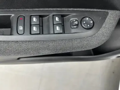 Photo 64 Peugeot 208 Gén. II Ph1 NG Style 5