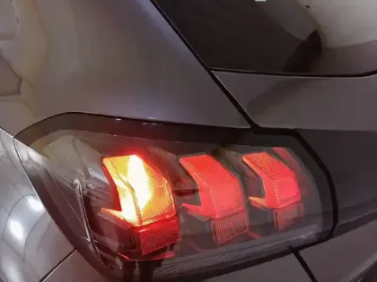 Photo 68 Peugeot 208  BlueHDi 100 S&S BVM6